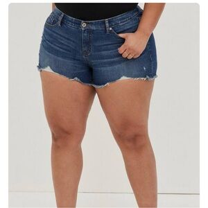 Torrid 3.5 Inch Vintage Stretch Mid-Rise Shorts Women’s Plus Size 26 Distressed